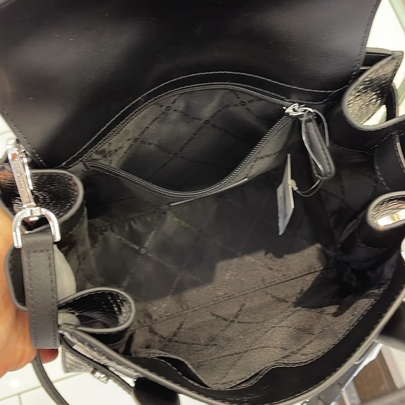 MICHAEL KORS
Carmen Medium Belted Flap Satchel Crocodile Leather
NWT - Picture 9 of 16